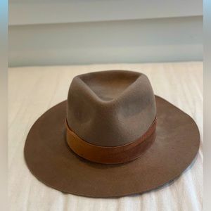 JANESSA LEONE Alara hat in Dark Sand - SOLD OUT online